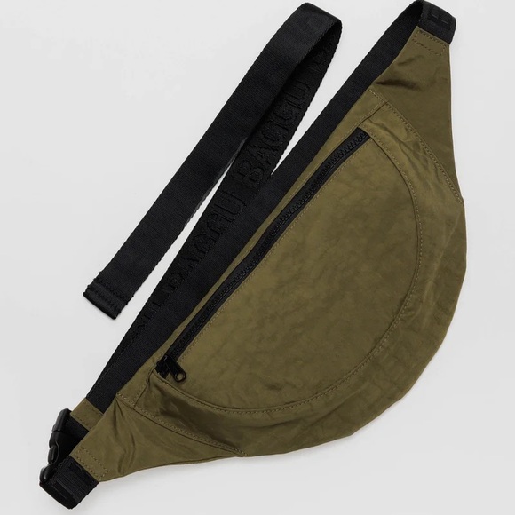 BAGGU Handbags - New! BAGGU Crescent Fanny Pack / sling bag in seaweed - new with tags!